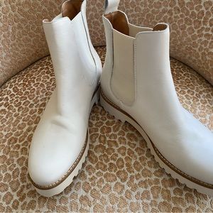 Andre’ Assous Off White Boots Size 8!!